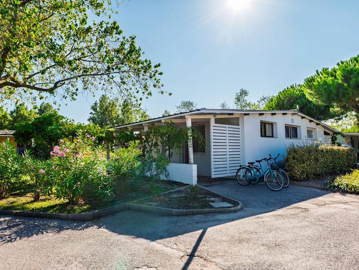 Vakantiehuis voor 4 personen, with terras and tuin as well as kinderzwembad in Rosolina Mare