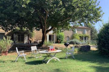 Agriturismo pour 7 personnes, avec jardin et jacuzzi à Meynes