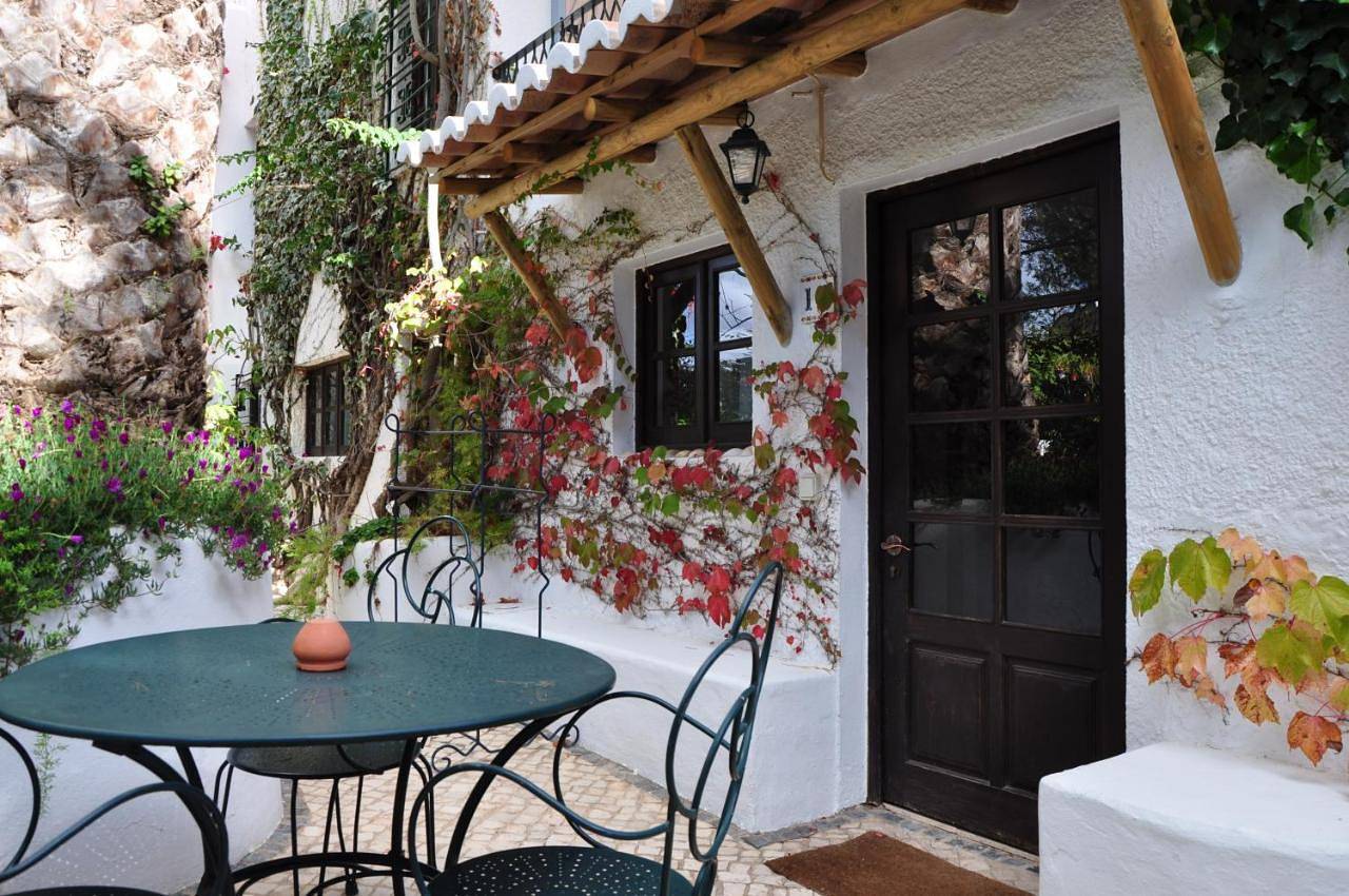 Uma Casa a Beira Sol in Santa Maria, Lagos