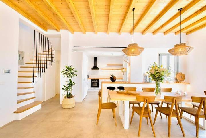 Location de vacances pour 13 personnes, avec jardin et bassin pour enfant ainsi que vue et piscine, animaux acceptés dans Kalafatis - 3