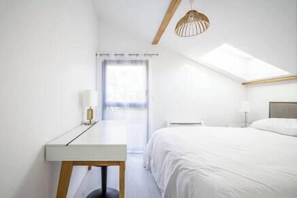 Entire apartment, Apartment Comfortable in the centre of Pau: parking, Ac... in Pau, Béarn