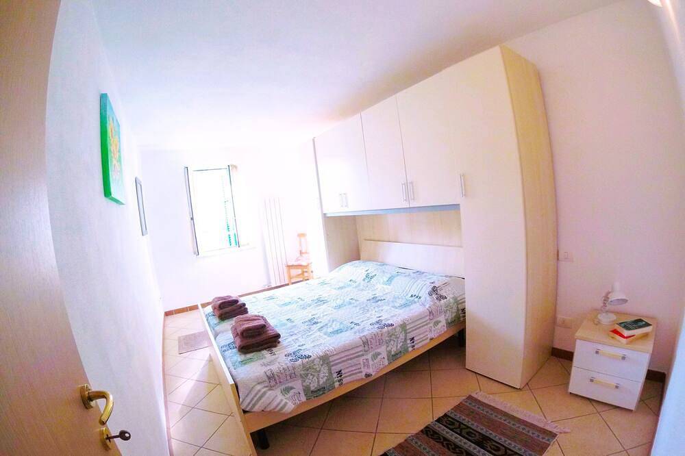 Apartment in a historic building 80 mtr from the beach. Wifi and Airco.  in Borghetto Santo Spirito, Riviera di Ponente