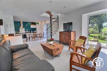 Gîte pour 4 personnes, avec terrasse et jardin à Ploumilliau