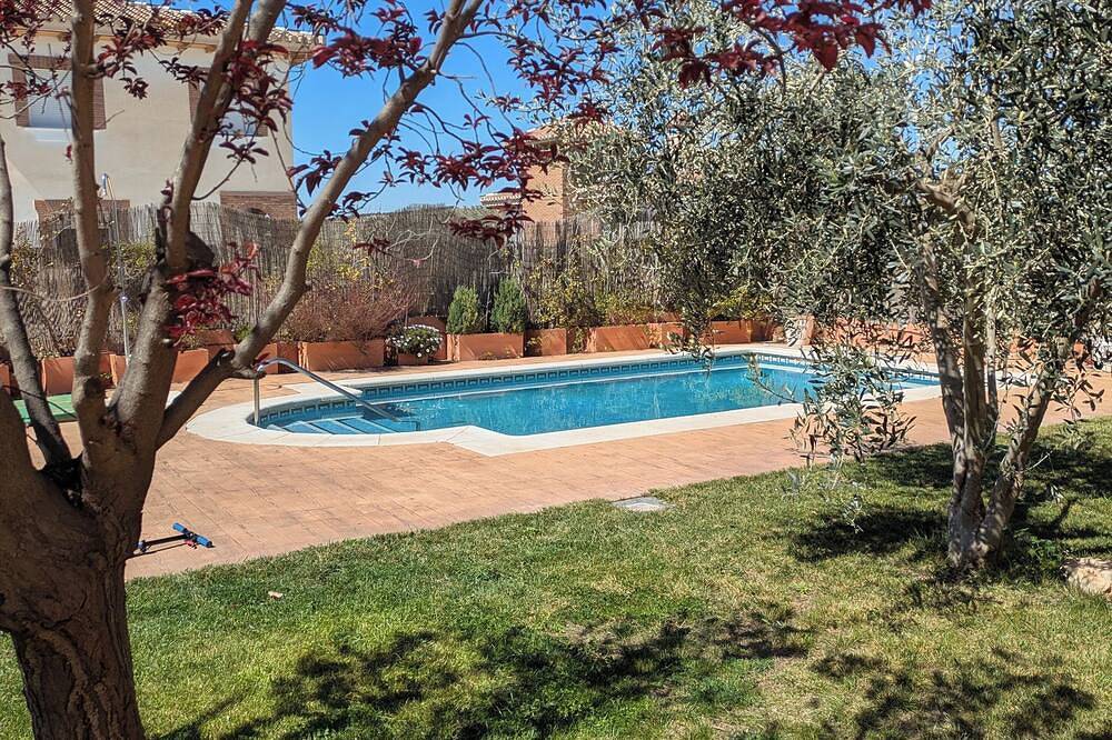 Apartamento entero, Espacio acogedor y tranquilo a un paso de todo con entrada independiente+parking in Villa de Otura, Provincia de Granada