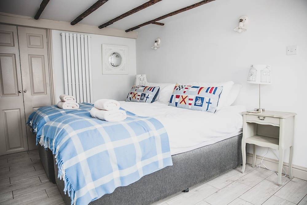 The Moorings - lovely beach front fisherman's cottage in Hope cove, South Devon in South Huish, Hope Cove