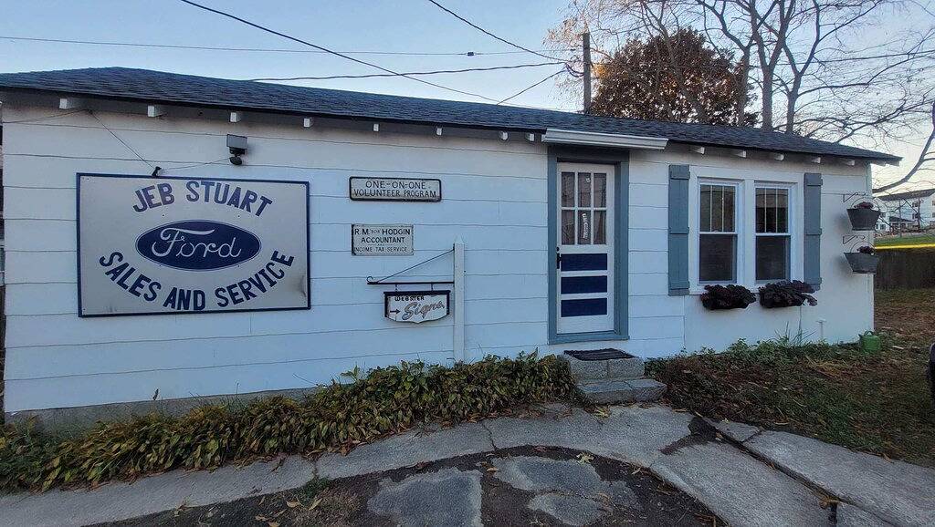 1-bd Bungalow/Free Parking in Mount Airy, Surry County