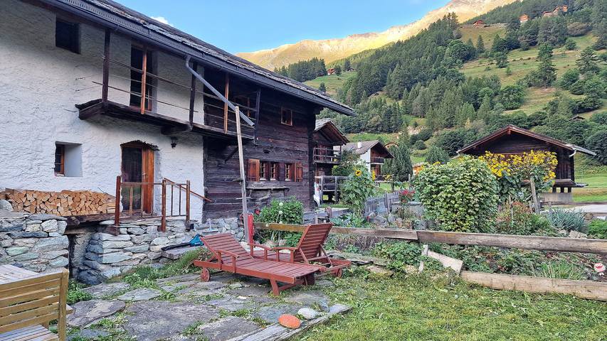 Location de vacances pour 6 personnes, avec terrasse et jardin à Evolène - 2