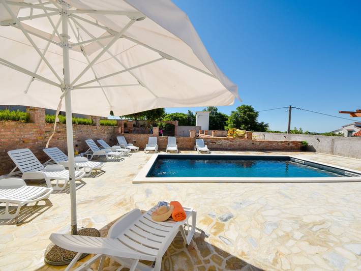 Ferienhaus für 10 Personen, mit Terrasse und Pool in Zadar - 2
