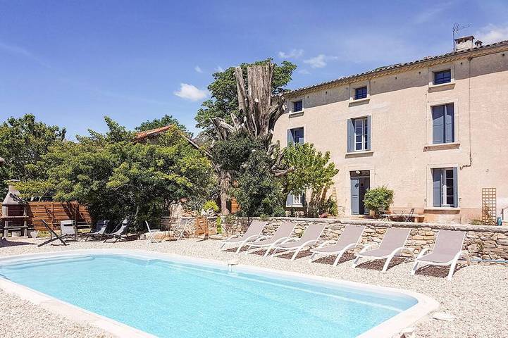 Location de vacances pour 14 personnes, avec Terrasse et Jardin à La Cadière-et-Cambo
