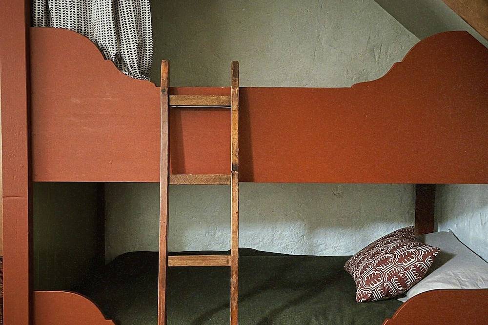 Historical Little Mill Cottage, Moments From Mountains and Market Town in Mardy, Brecon Beacons