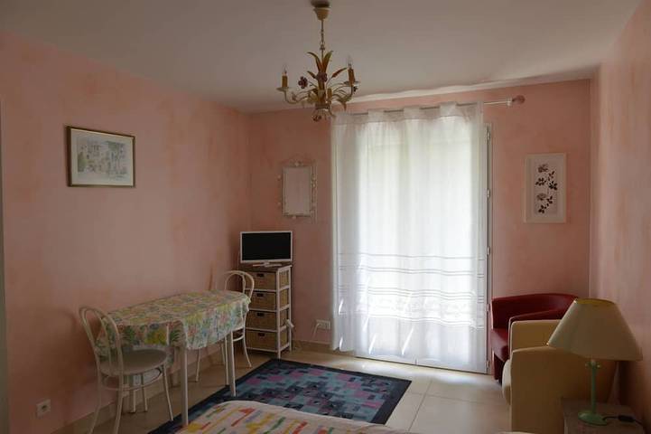 Gîte pour 2 personnes, avec jardin et terrasse à Annecy-le-Vieux - 4