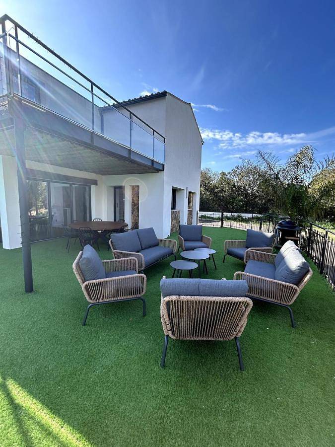 Location de vacances pour 23 personnes, avec vue ainsi que piscine et jardin à Cauro - 4