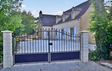 Gîte pour 10 personnes, avec piscine et terrasse à Prats-de-Carlux