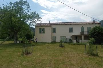 Gîte pour 6 personnes, avec jardin et terrasse à Entrevaux