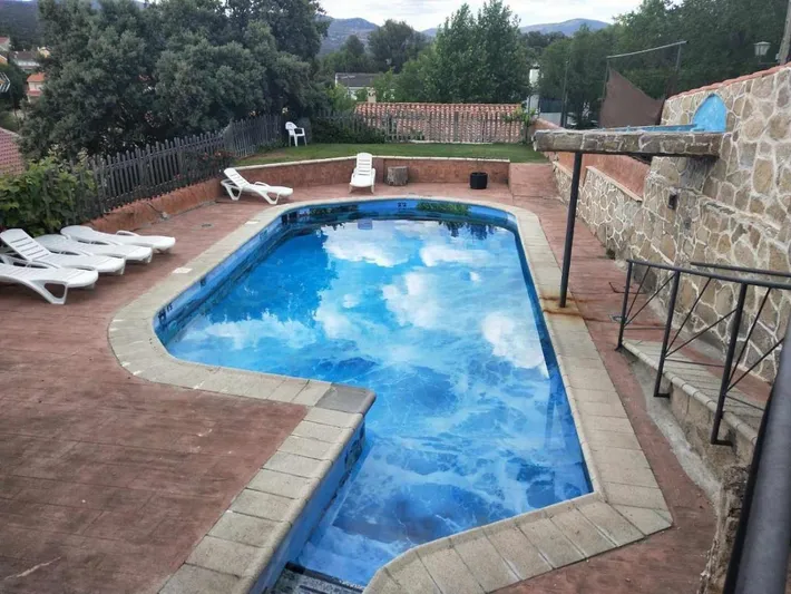 Casa de vacaciones para 16 personas, con terraza además de piscina y jardín, Se admiten mascotas - 1