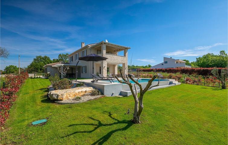 Ferienhaus für 8 Personen, mit Garten und Pool, mit Haustier