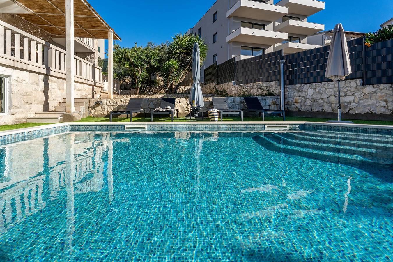 Villa Moreta with heated pool, Sauna, Hot-tub in Okrug Gornji, Čiovo