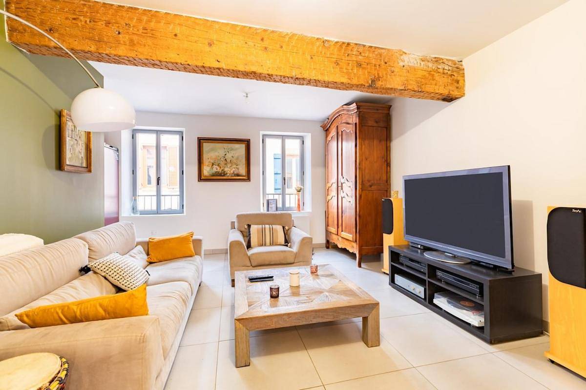 Appartement entier, Le Grand Jany Spacious T4 with Terrace in Castanet-Tolosan, Canal du Midi