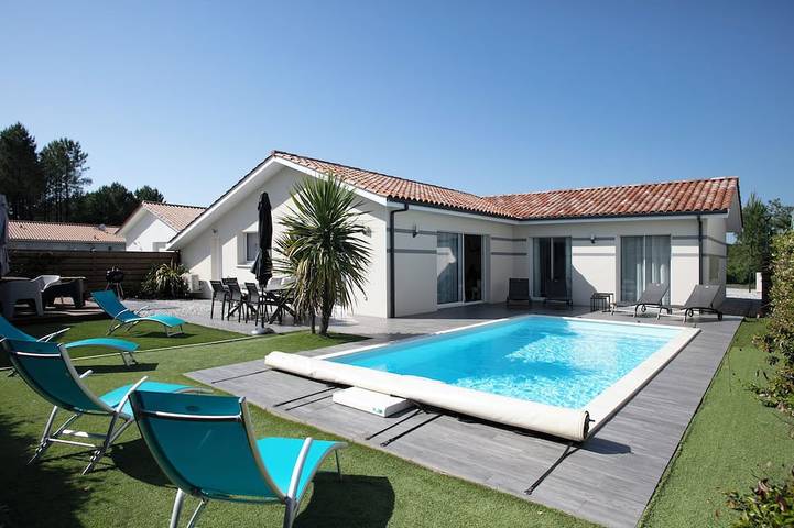 Location de vacances pour 8 personnes, avec Jacuzzi ainsi que Terrasse et Jardin à Saint-Paul-en-Born