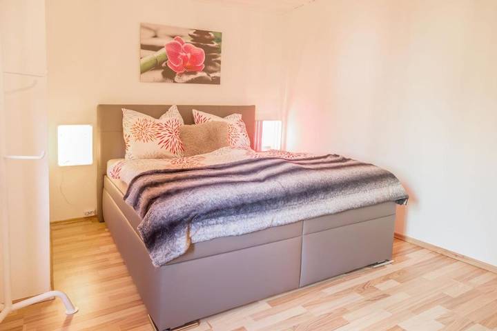 Ferienwohnung für 2 Personen, mit Balkon und Terrasse sowie Garten und Ausblick