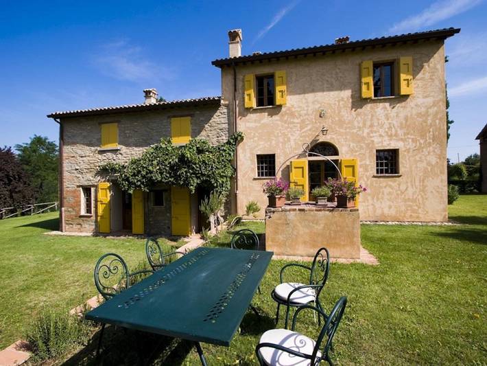 Agriturismo per 12 persone, con Terrazza e Giardino nonché Piscina a Modigliana