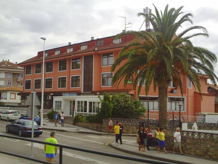 Hotel para 3 personas, con piscina - 1