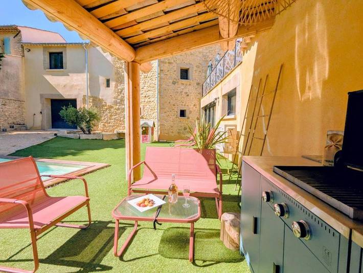 Location de vacances pour 10 personnes, avec piscine ainsi que vue et jardin à Pierrelongue - 3