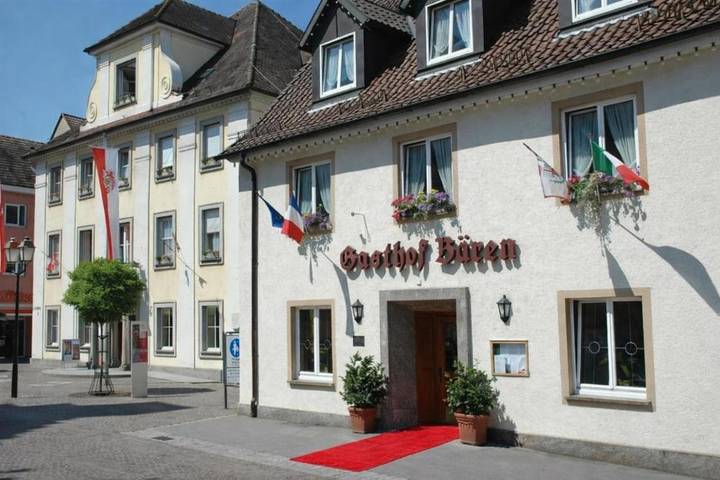 Ferienhaus, mit Terrasse und Ausblick in Weingarten