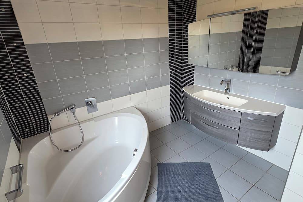 Ganze Wohnung, Gemütliche City-Wohnung nahe Rhein & Zentrum in Neuwied, Osteifel