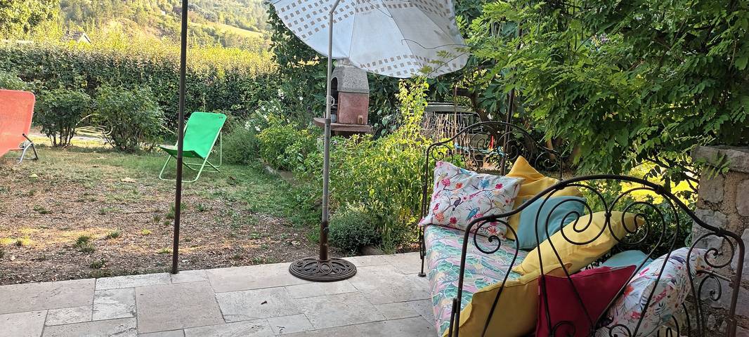 Appartamento intero, Appartamento "La Glycine" con vista montagna, Wi-Fi e aria condizionata in Sahune, Nyons e dintorni