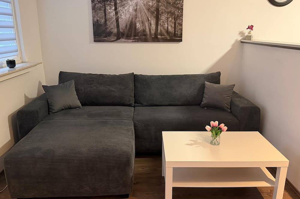 Ganze Wohnung, Schöne Ruhige 2 Zimmerwohnung mit Balkon in Kaarst Zentrum in Kaarst, Rhein-Kreis Neuss