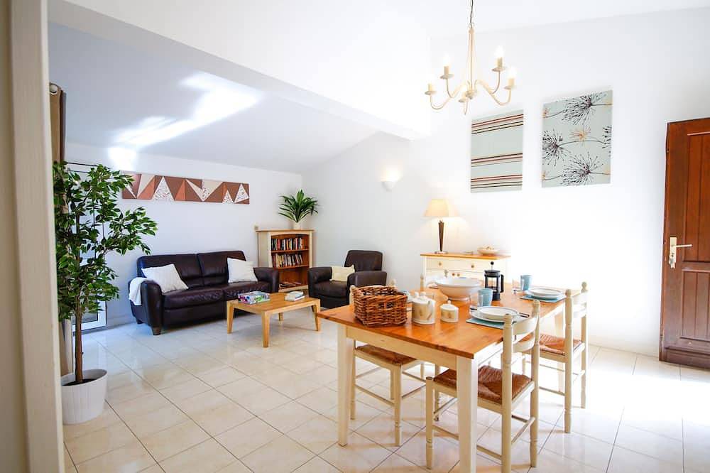 Ganze Wohnung, St Amand - Architect designed light and airy single-storey villa in Larzac, Périgord Noir