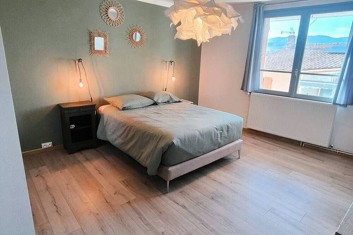 Location de vacances pour 7 personnes, avec terrasse, animaux acceptés à Volonne - 2