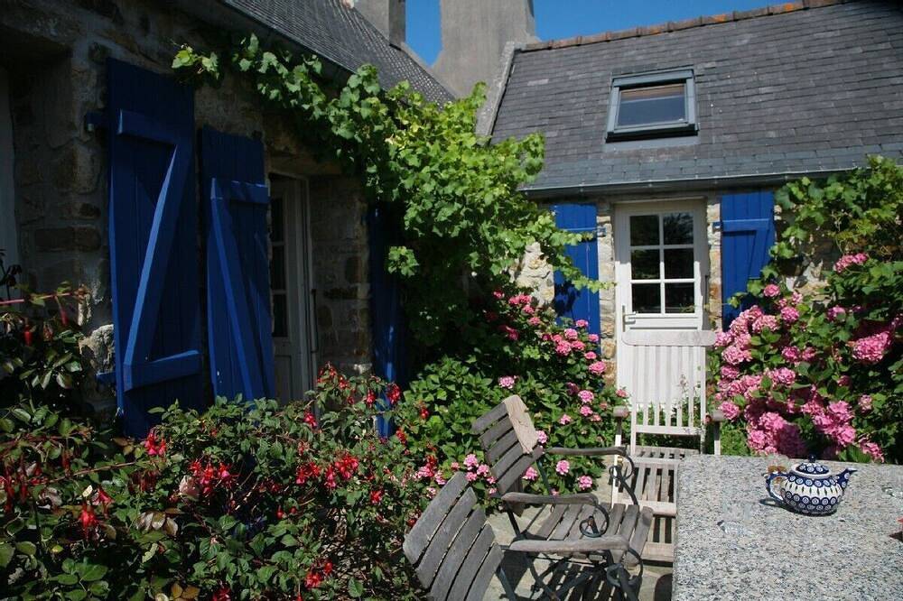 Cap de la Chevre, Kerdreux, maison romantique en pierre, à 7 minutes à pied de la mer in Crozon, Iroise