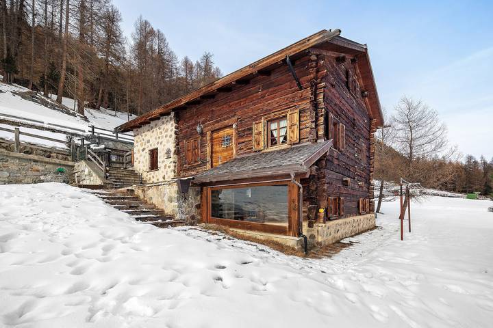 Entire apartment, Apartment 'Tea Da Anna E Luigi' with Mountain View, Private Garden and Wi-Fi in Livigno, Valtellina
