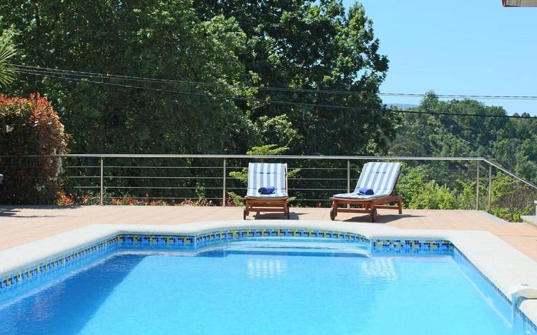 Apartamento para 9 personas, con jardín además de piscina y jacuzzi en Gondomar