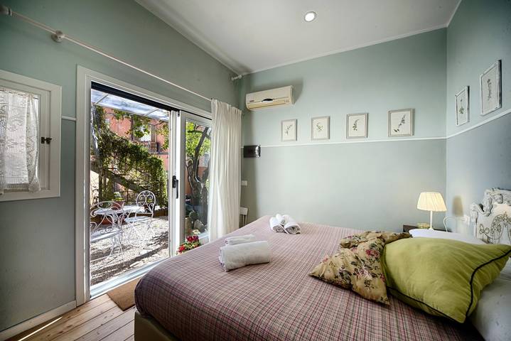 Ferienwohnung für 2 Personen, mit Balkon und Garten in Olbia