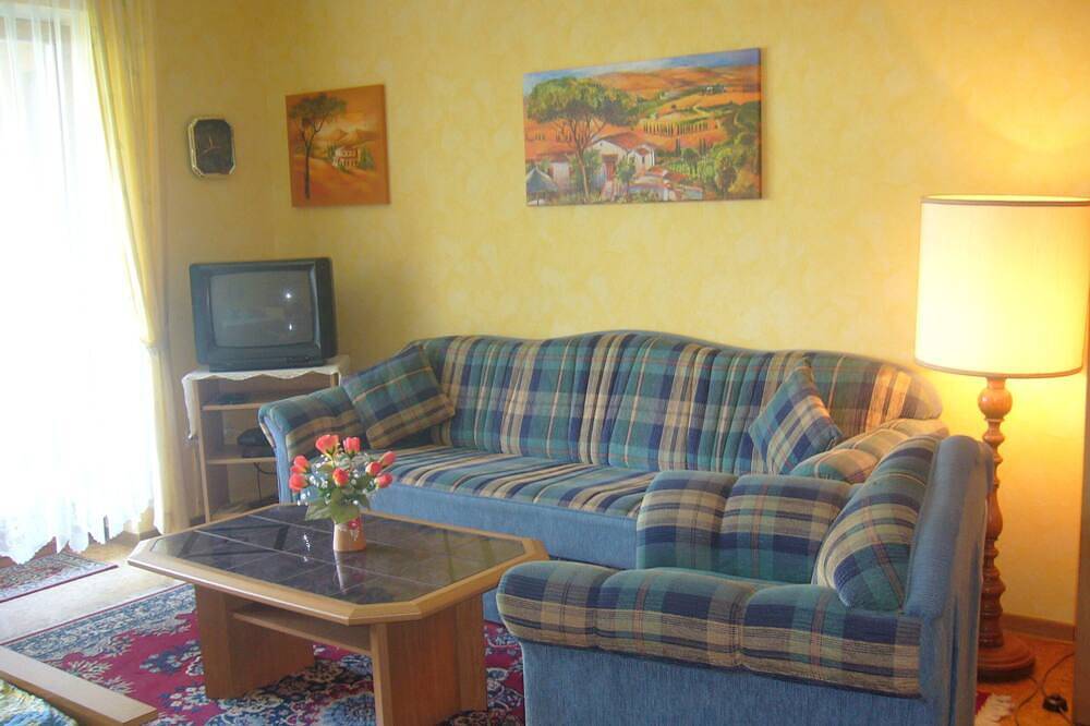 Ganze Wohnung, Appartement Talblick (35qm) mit Südterrasse in Bad Bocklet, Rhön-Bayern