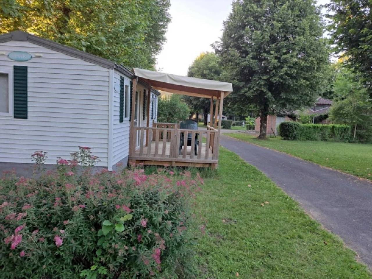Zecamping 3 étoiles dog friendly environnement calme pataugeoire in Saint-Céré, Lot