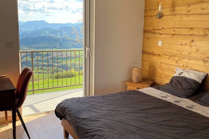 Villa Morgon 160m² in 2 apartments, swimming pool, sauna, 5 bedrooms, sublime lake view in Prunières, Nationalpark Écrins