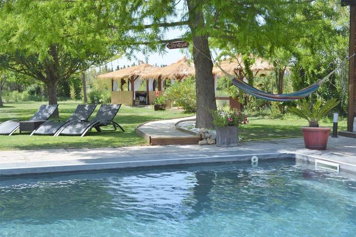 Chambre d’hôte pour 2 personnes, avec Terrasse et Jacuzzi ainsi que Jardin et Bassin pour enfant à Sarrians