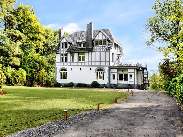 Vakantiehuis voor 22 personen, with Balkon and Whirlpool as well as Terras and Tuin in Spa
