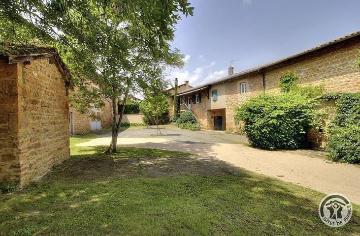 Gîte pour 10 personnes, avec Balcon ainsi que Jardin et Piscine à Saint-Julien (Rhône)