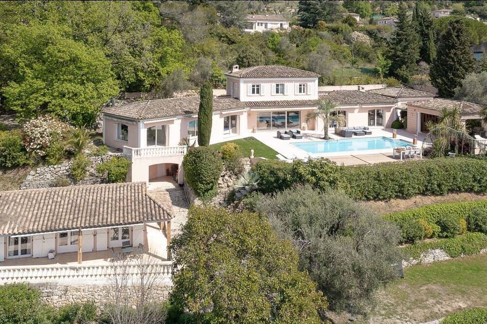Charming 6-bedroom villa in Mouans-Sartoux, Cannes region