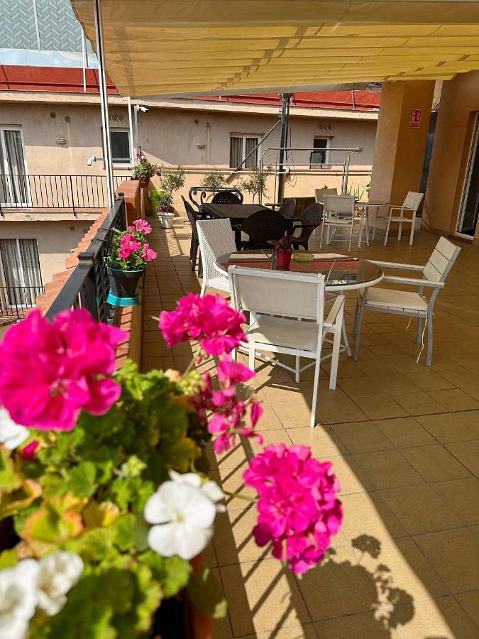 Royal Inn Aparthotel in Central Lloret de Mar, Lloret de Mar