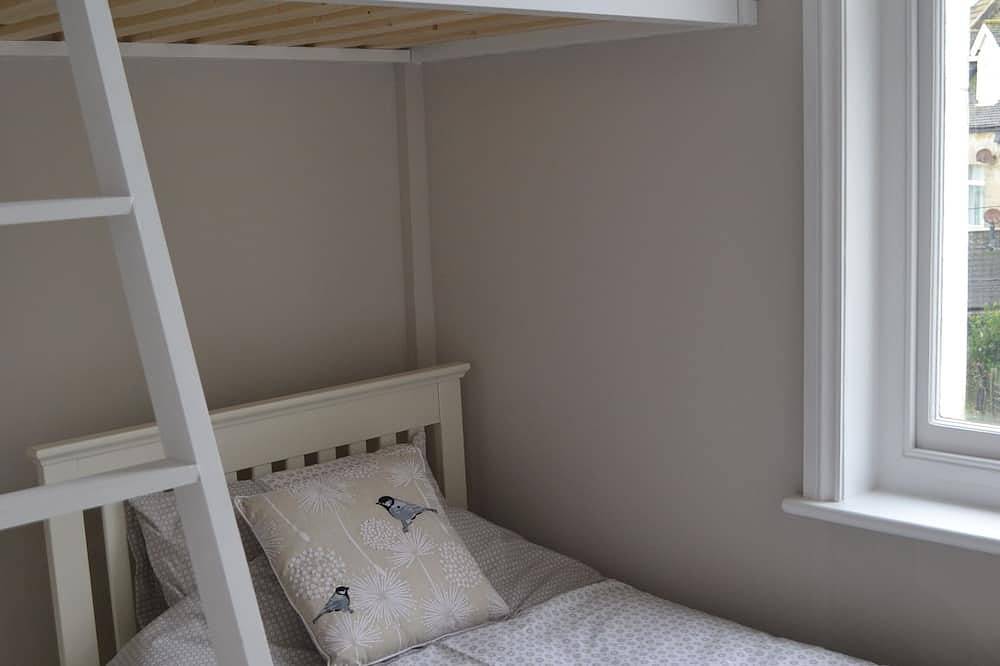 Entire apartment, Beautiful Family Friendly Seafront Flat With Stunning Views in Bexhill, East Sussex