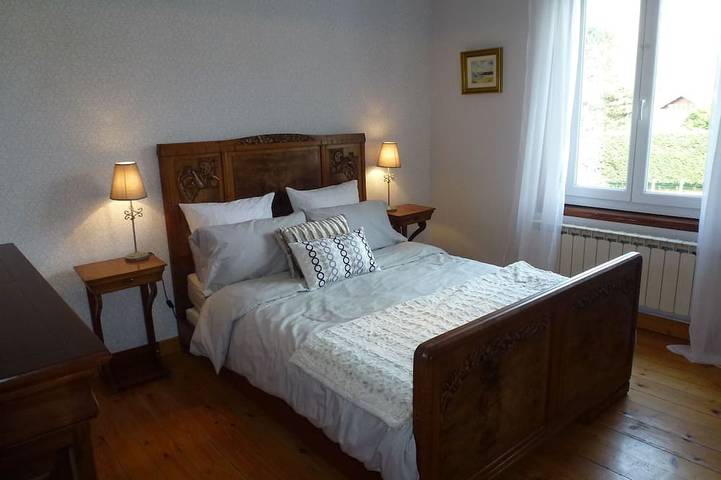 Location de vacances pour 8 personnes, avec jardin et terrasse à Giez - 2