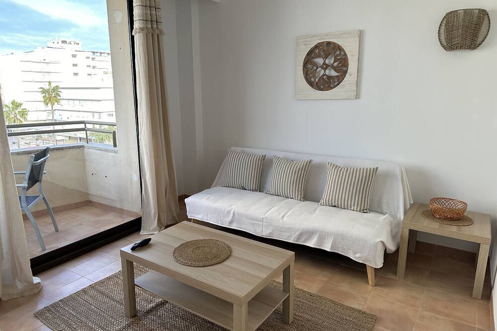 Apartamento entero, Bonito apartamento con vistas laterales al mar - Playa / peatones in Cala Millor, Son Servera