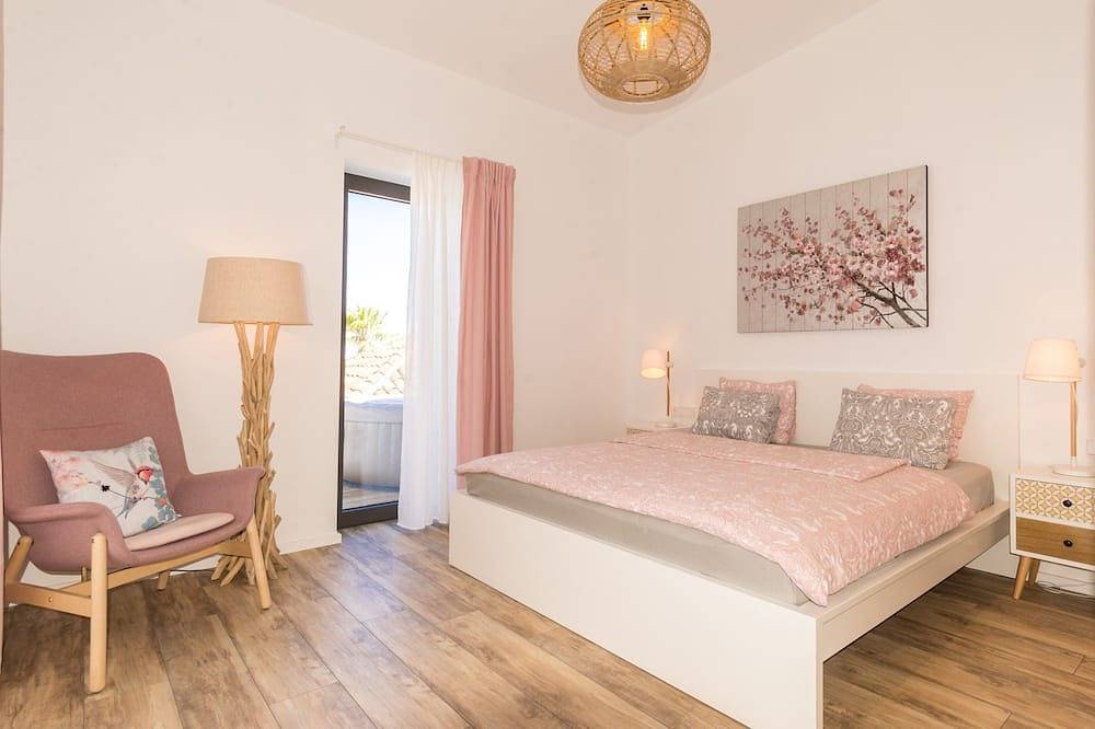 Nuevo: villa de arquitecto con piscina privada y vista al Atlántico sin obstáculos en Puntagorda in El Pueblo, Puntagorda