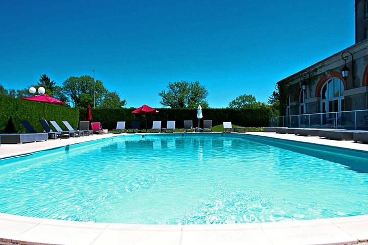Hôtel pour 2 personnes, avec jacuzzi et sauna ainsi que jardin et piscine à Contrexéville